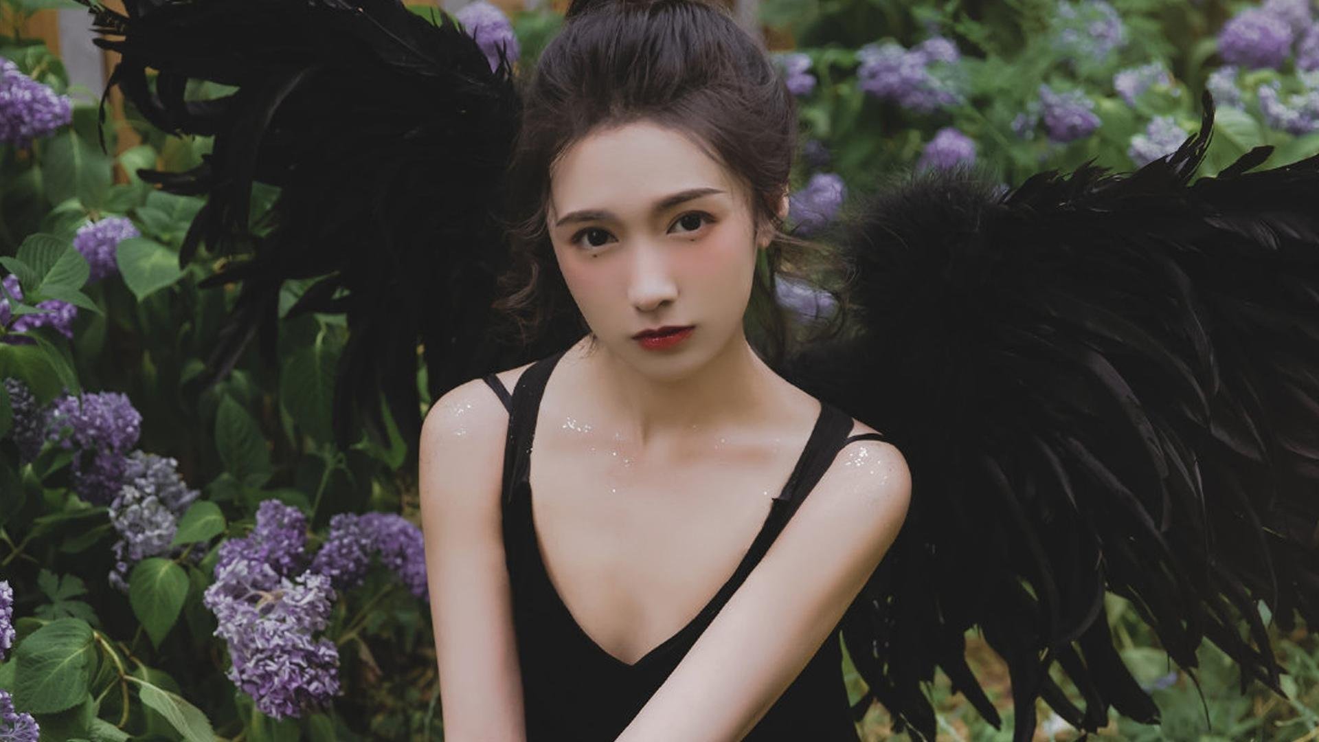 詹姆斯压哨绝杀湖人东部前四稳固,詹姆斯半场压哨