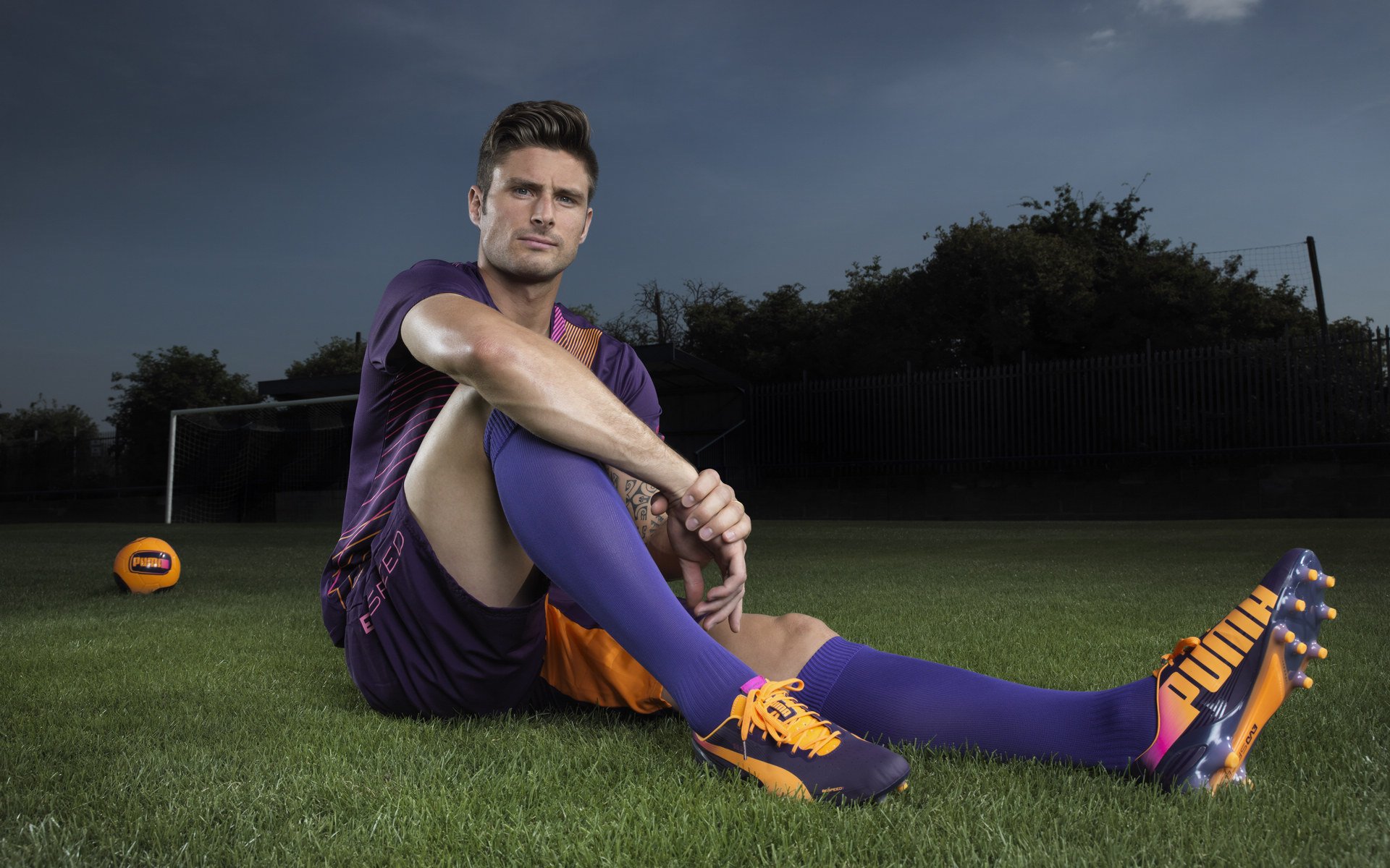 技战术纵深：不同球队的特色战术分析，技术 战术